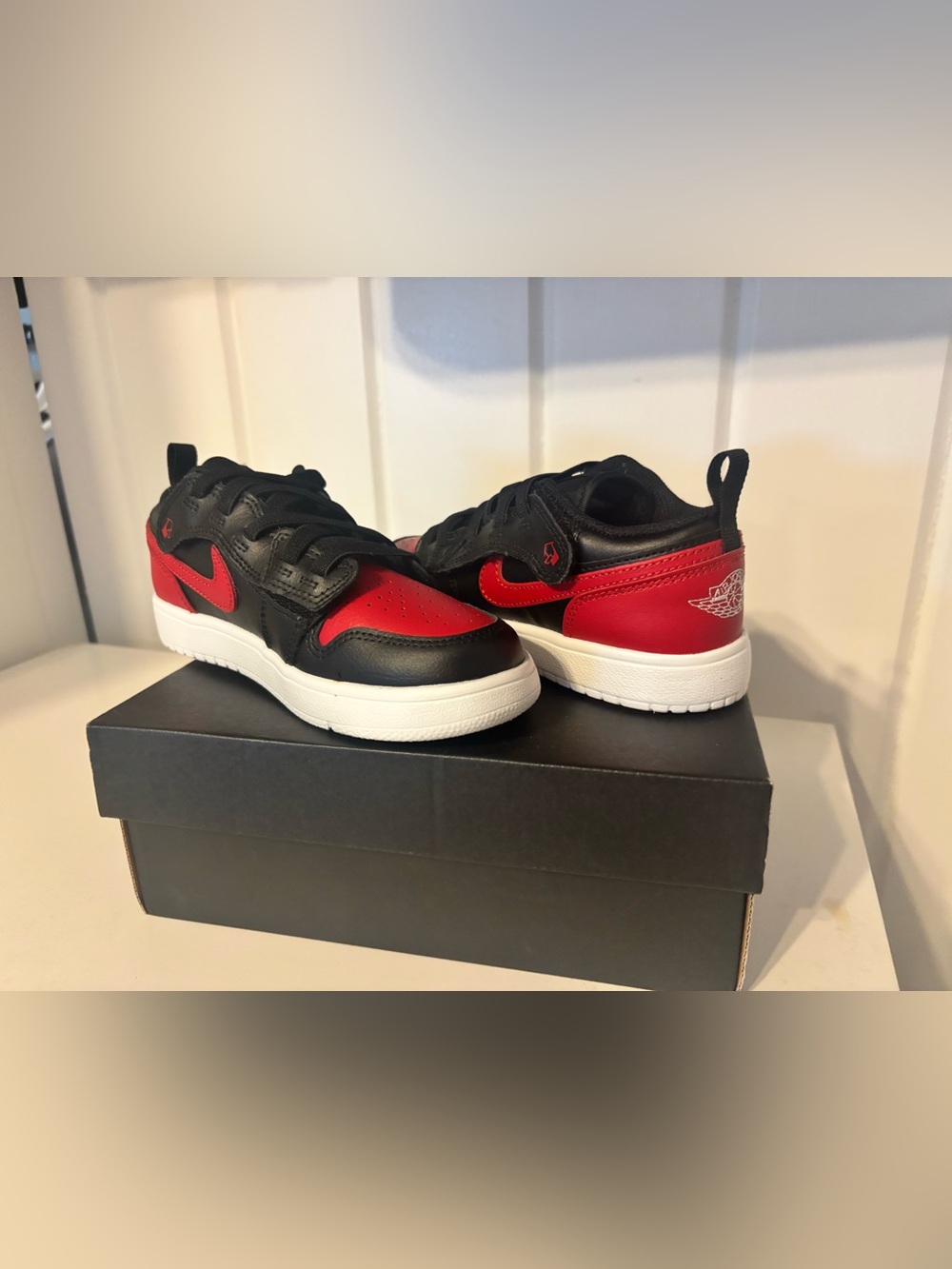 Nike Kids Black and Red Low-Top Sneakers